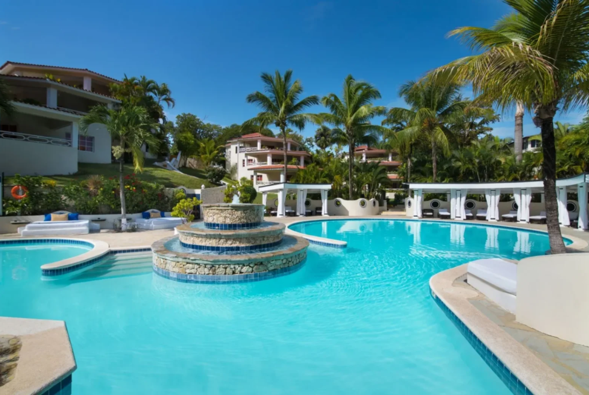 Lifestyle Holidays Vacation Club at Puerto Plata Crown Suites Pool