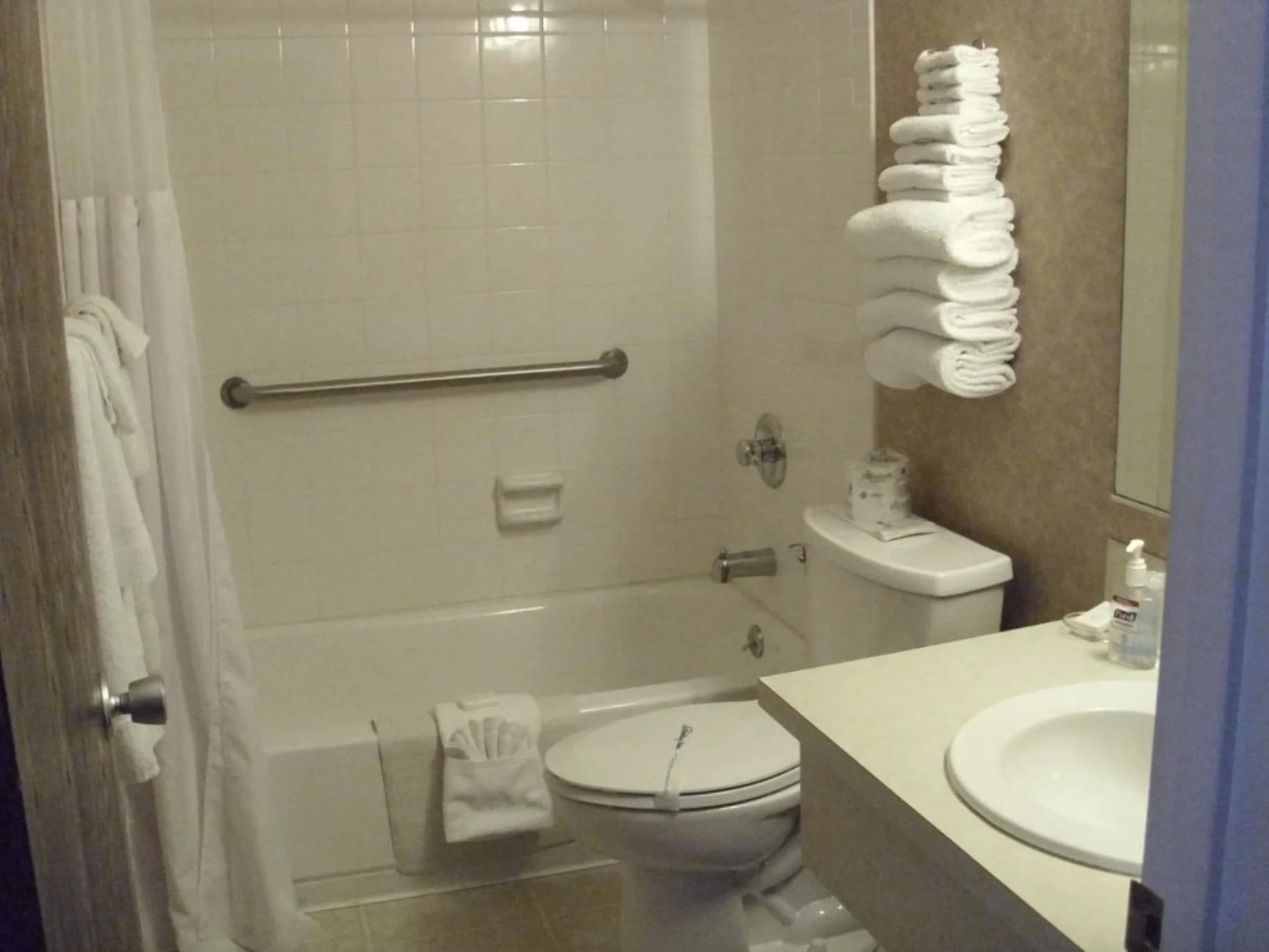 Rockaway Beach Resort Bathroom