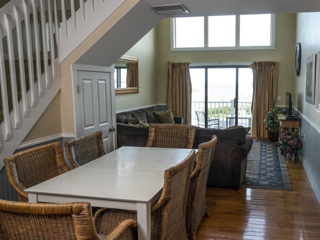 Trade Winds on the Bay living room: RCI resorts in maine