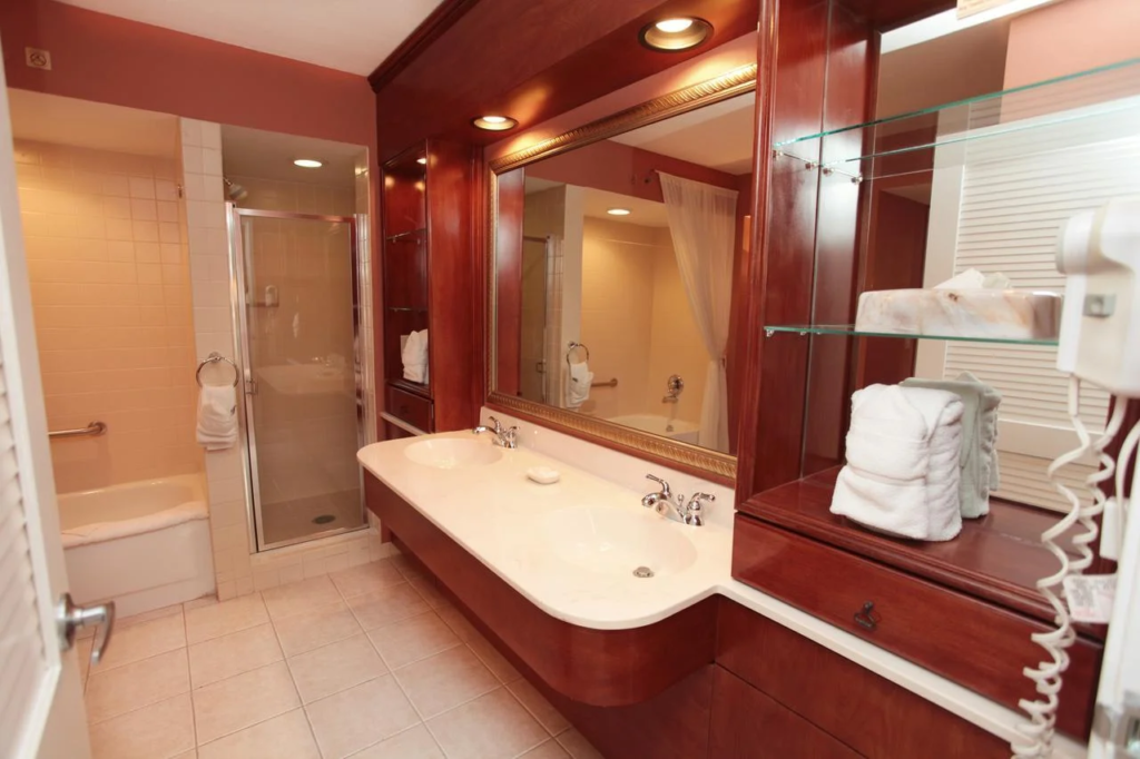 Palm Beach Shores Resort and Villas Bathroom