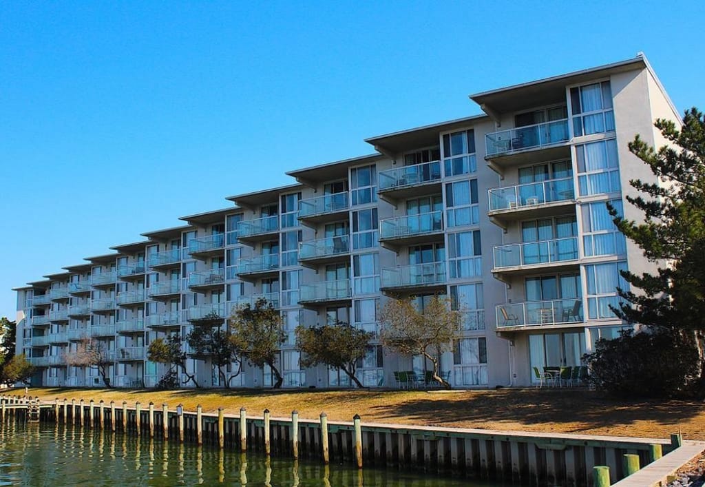 Bay Club Resort Exterior