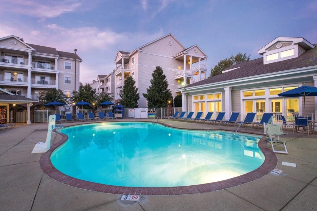 Pros and Cons of Wyndham Timeshare: Wyndham Nashville Pool