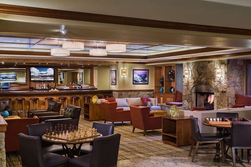 Members Lounge and Bar: Hilton Grand Vacations Club Valdoro Mountain Lodge Breckenridge 