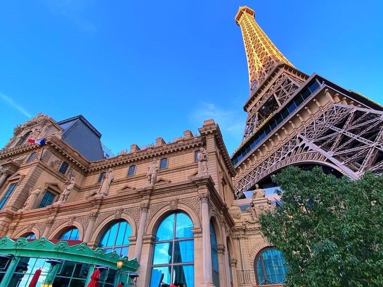 eiffel tower replica near las vegas hilton elara