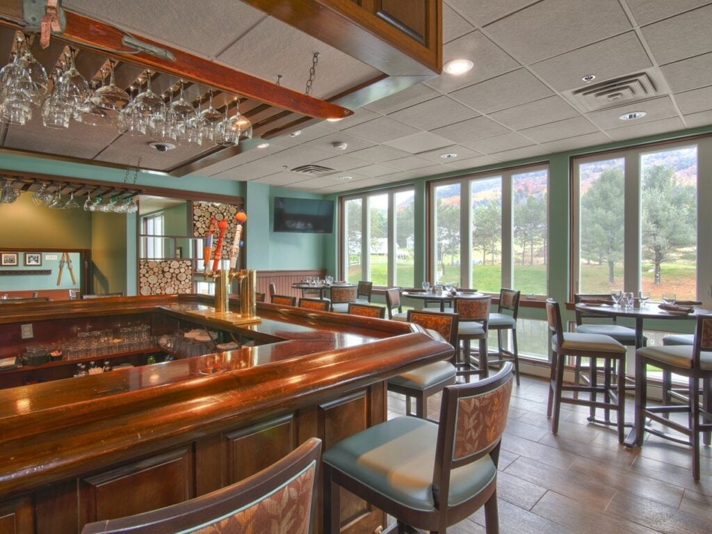 Mount Ascutney Resort bar