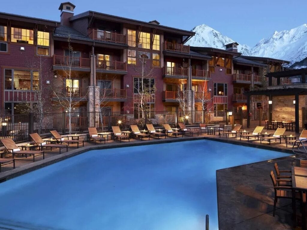 Hilton Sunrise Lodge Park City pool area