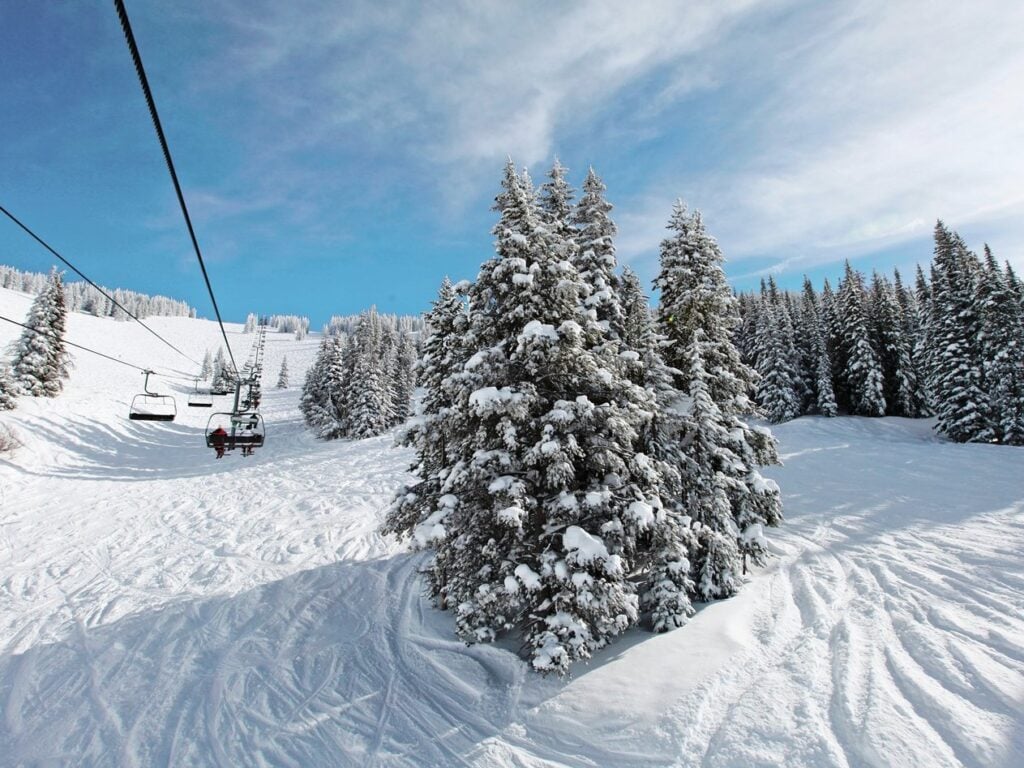 vail run resort family ski trips