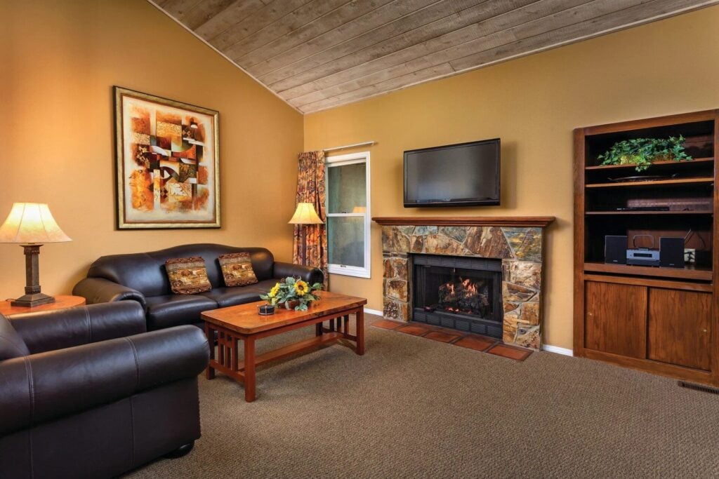 Small-Town Christmas Resorts: Club Wyndham Flagstaff Living Area