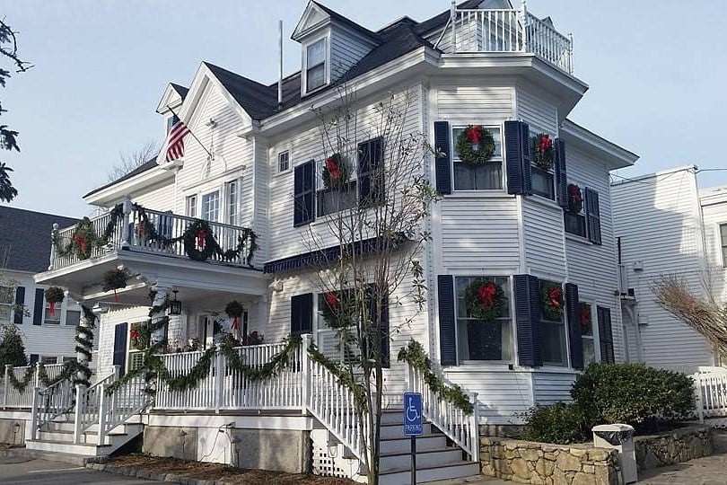 Small-Town Christmas Kennebunkport: Kennebunkport Inn