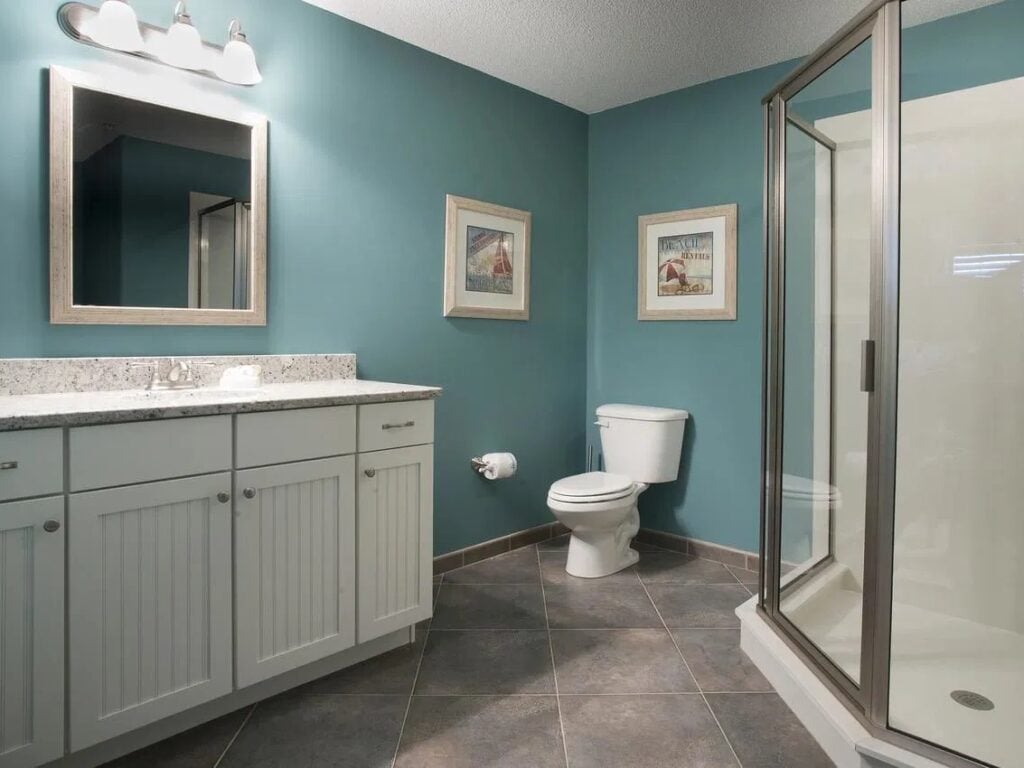 bluewater resort bathroom