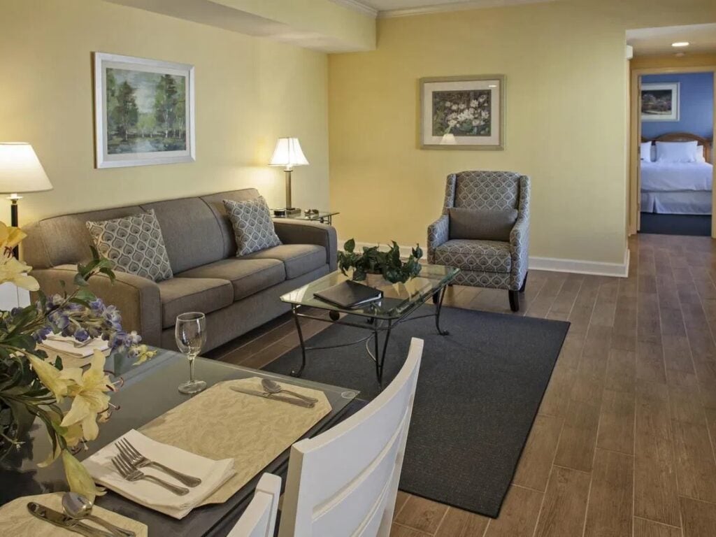 waterside by spinnaker living room holiday rentals hilton head island