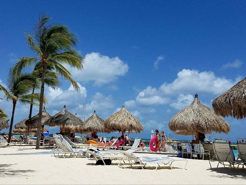 aruba surf club beach